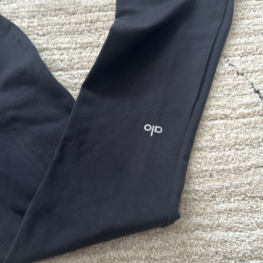 Alo flare yoga pants size xs - Picture 3 of 4